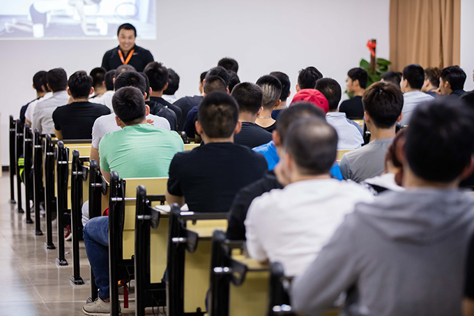 到哪里学健身教练培训好