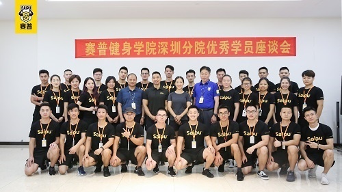 如何成为一名专业的健身教练