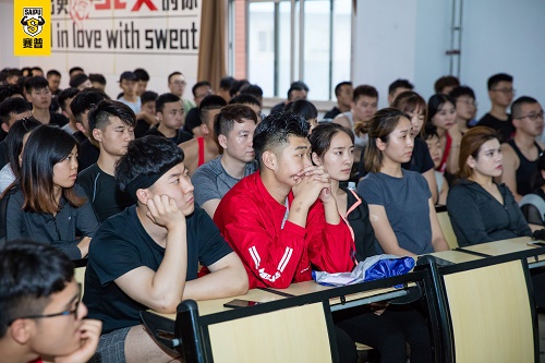 私人健身教练的前景和薪资