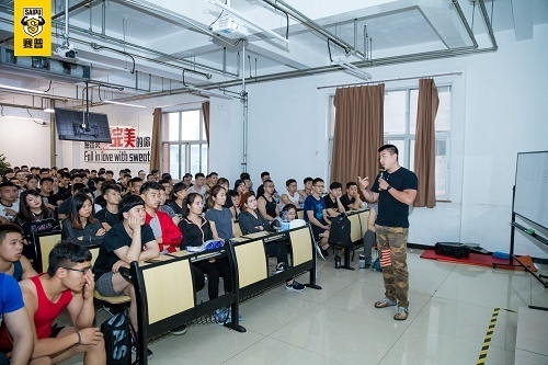 如何选择健身教练培训机构