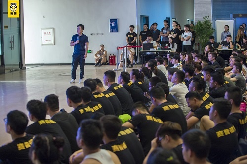 想当健身教练考取健身教练资格证书需要多少钱