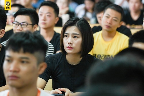 女生做健身教练可行嘛