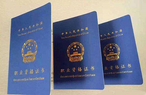 初级健身教练证难考吗