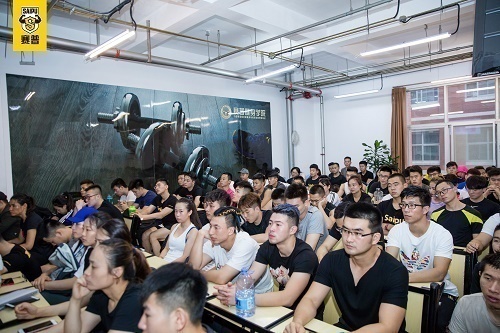 北京学健身私教大概多少钱 北京学健身私教大概多少钱