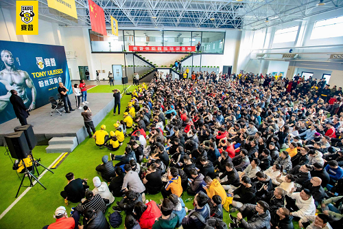 乌利塞斯 Ulisses倪腾Tony最强肌肉引燃赛普见面会 乌利塞斯 Ulisses倪腾Tony最强肌肉引燃赛普见面会