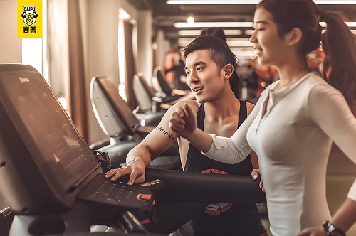 赛普健身学员训练