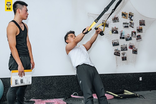 赛普健身学员在训练