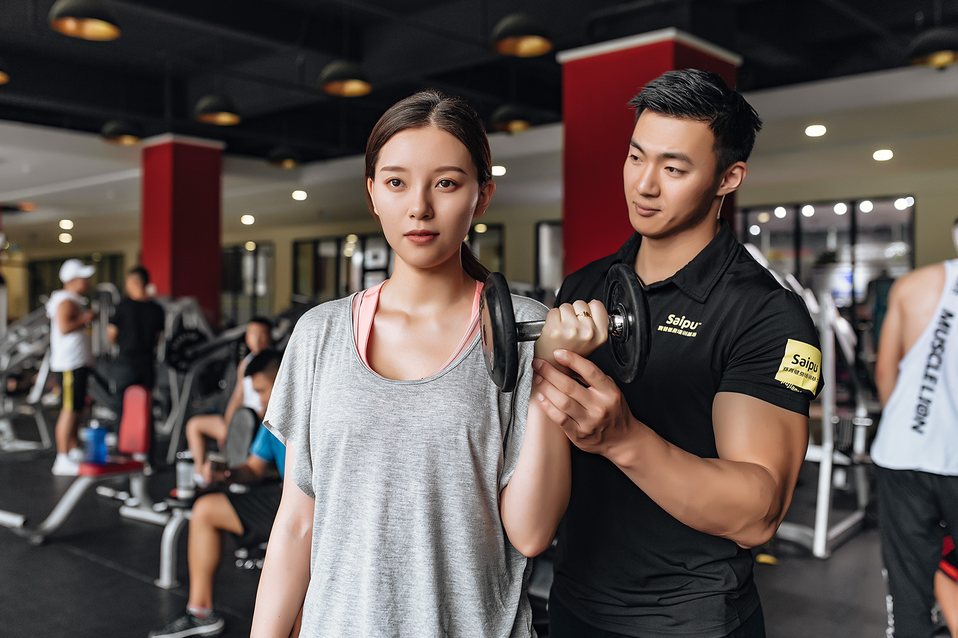 赛普健身教练培训基地导师指导学员 赛普健身教练培训基地导师指导学员