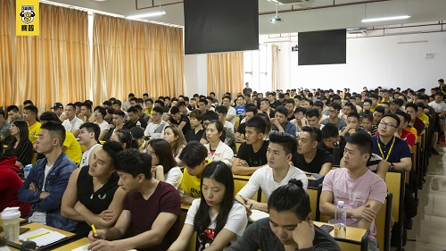 赛普健身教练学员上课图片