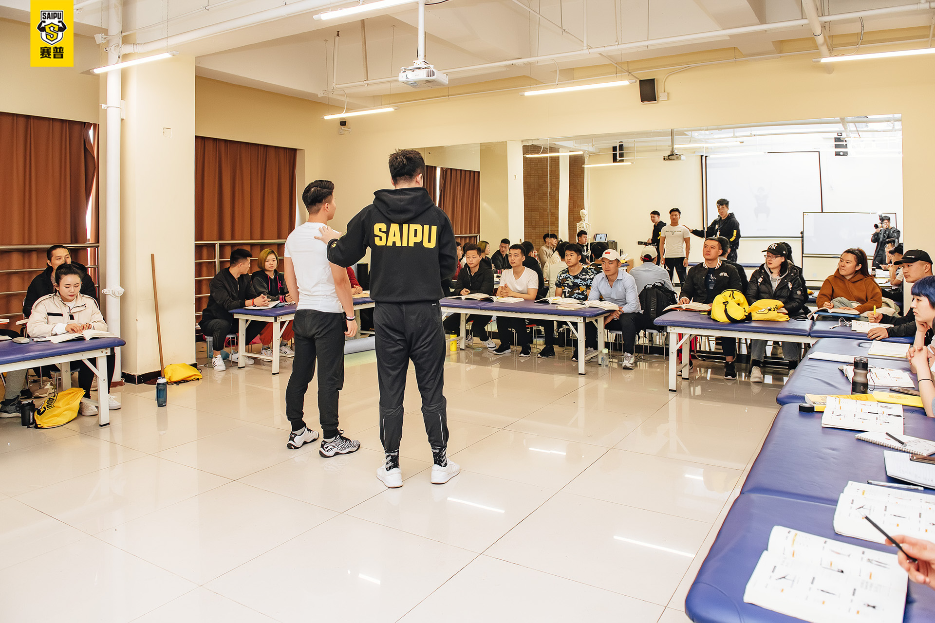 考健身教练资格证需要具备什么条件 考健身教练资格证需要具备什么条件