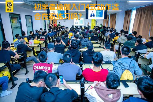 初学者瑜伽入门4式动作适合在家练习吗？
