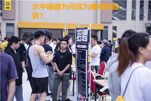 水中瑜伽为何成为健身新趋势？
