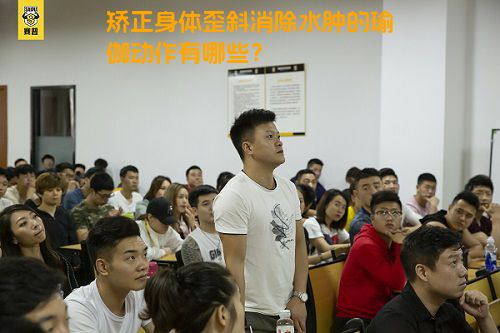 矫正身体歪斜消除水肿的瑜伽动作有哪些？