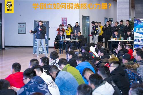 学倒立如何锻炼核心力量？