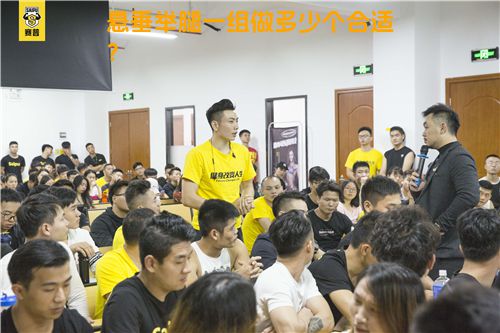 悬垂举腿一组做多少个合适？