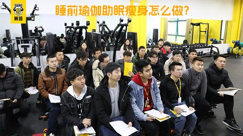 睡前瑜伽助眠瘦身怎么做？