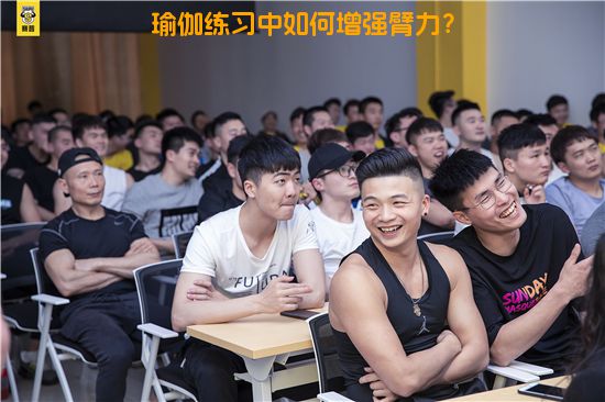 瑜伽练习中如何增强臂力？