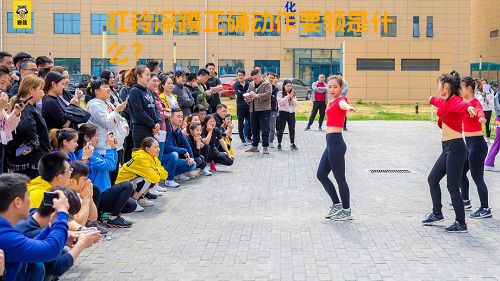 杠铃深蹲正确动作要领是什么？