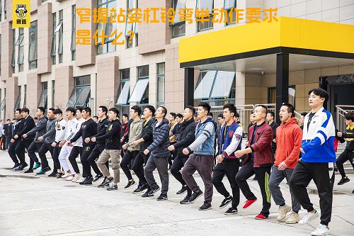 窄握站姿杠铃弯举动作要求是什么？