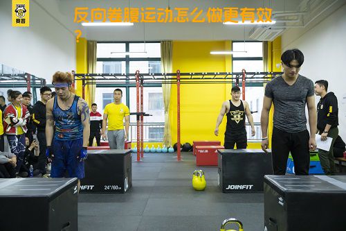 反向卷腹运动怎么做更有效？